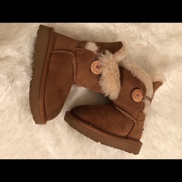 ‼️SOLD‼️Bailey Button II Ugg Boots- 1017400T - Picture 5 of 7